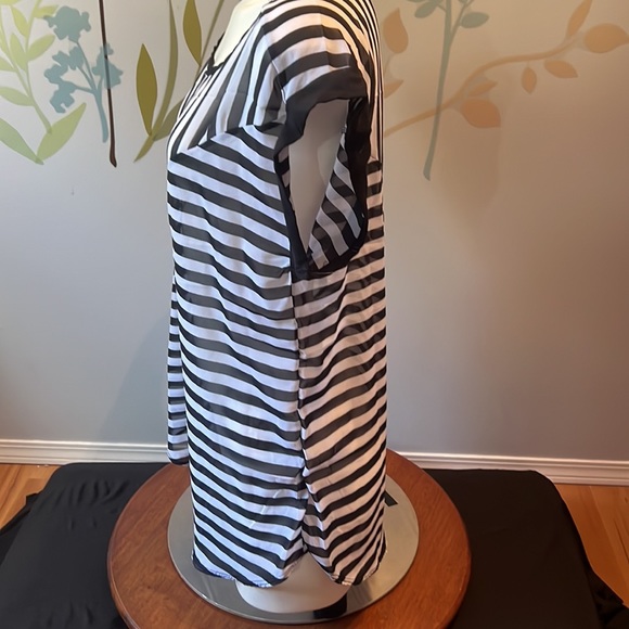 4/$20 Black and White Sheer Top - Picture 6 of 7